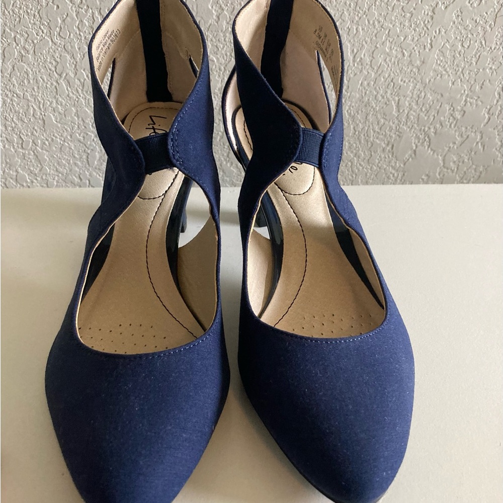 Women's Giovanna Pump Navy Heel - Picture 8 of 11